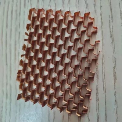 Толщина 5,2 мм Плотность 56 Гибкий Nomex Honeycomb ядро сливообразная перфорированная решетка