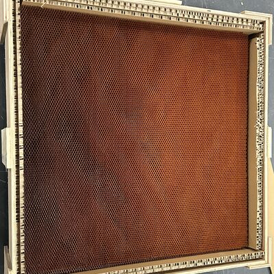 Плотность 56 Гибкое арамидное соломенное ядро перфорированная решетка в форме сливы